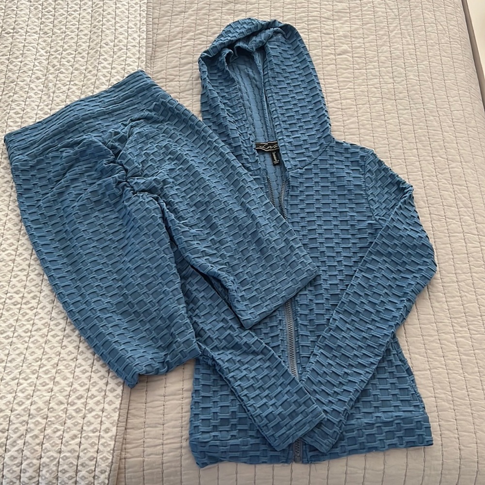 Super stretchy workout / hangout outfit